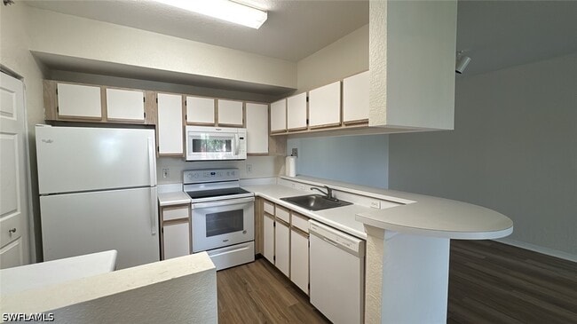 Building Photo - 6400 Aragon Way
