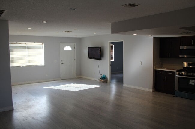 Building Photo - Home Sweet Home!!!