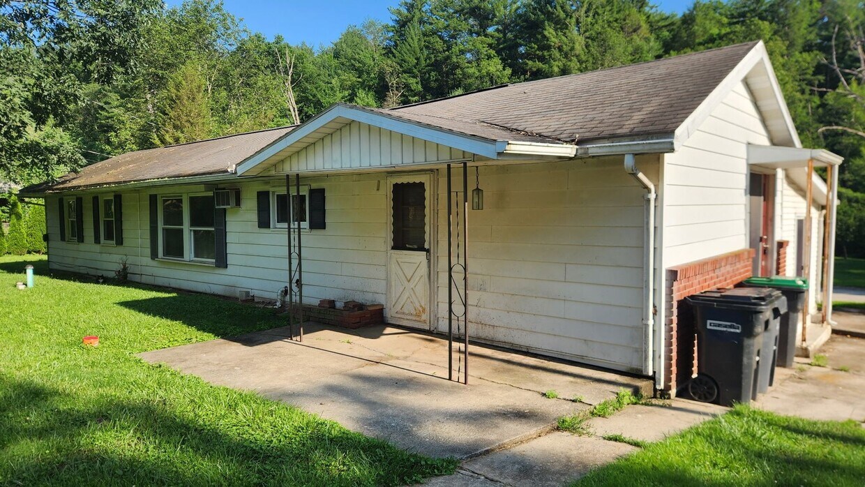 Primary Photo - 3 bedroom 1 bathroom