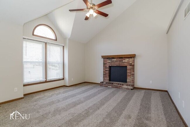 Building Photo - 419 W Sunrise Dr