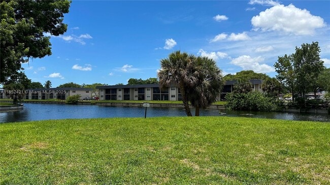 Foto del edificio - 8040 N Colony Cir