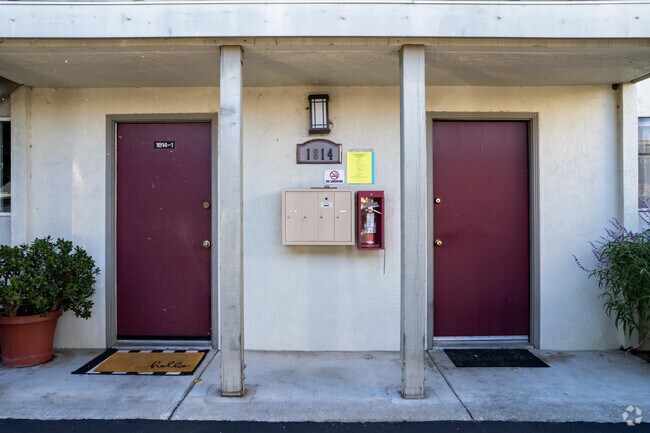Building Photo - 1812 Cole Ave