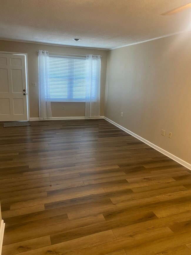 Building Photo - Radford, 2 BR / 1 BA Available Feb. 10th