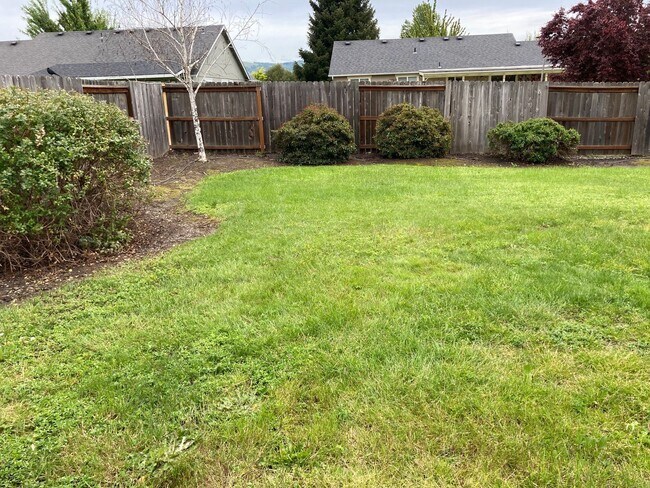 Building Photo - 3 br, 2 bath House - 560 Callahan Dr