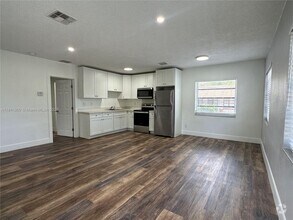 Building Photo - 3315 SW 15th Ave