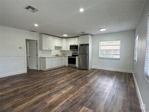 Building Photo - 3315 SW 15th Ave