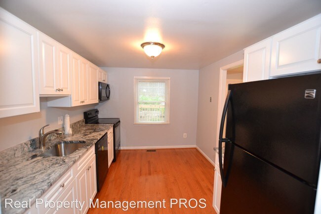 Building Photo - 1548 Hiddenbrook Dr