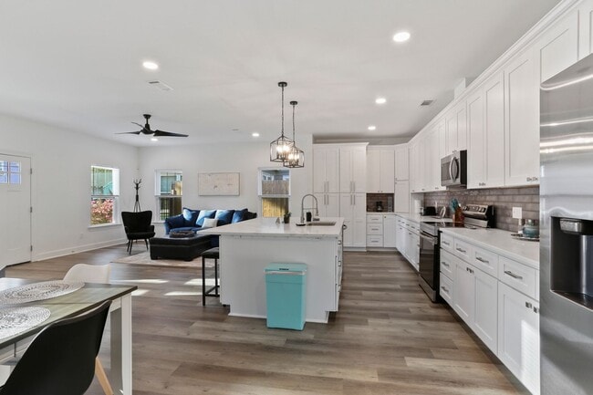 Foto del edificio - 415 Bedford Dr