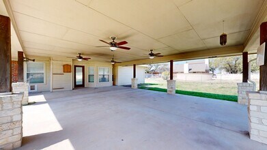 Building Photo - 802 Taylor Creek Rd