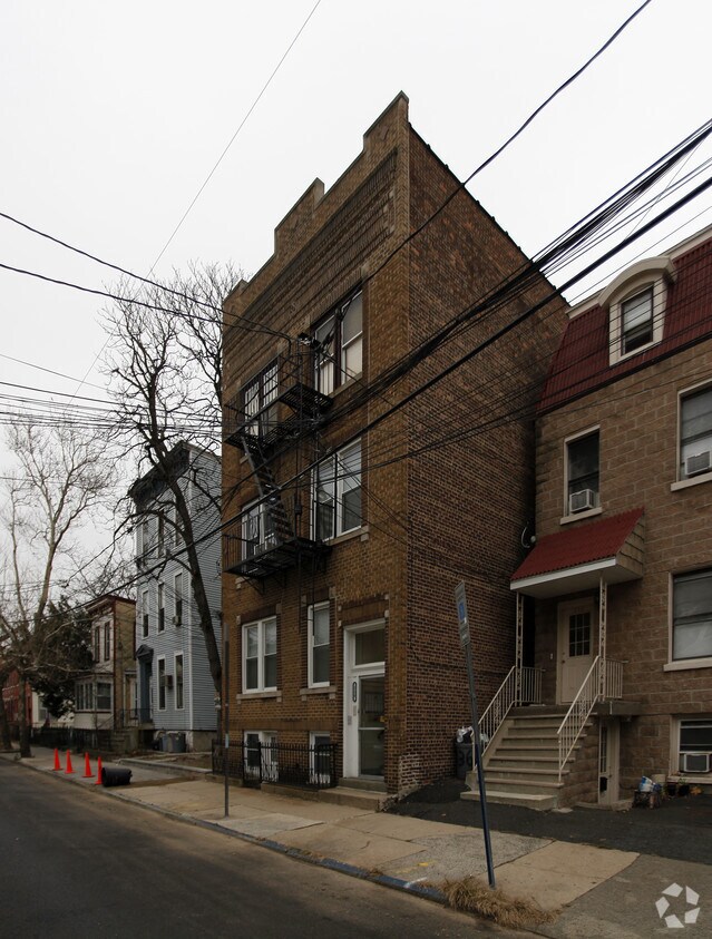 Building Photo - 238-240 238 Ogden Ave