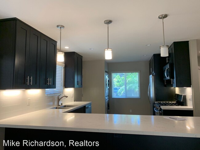 Building Photo - 754 Palermo Dr