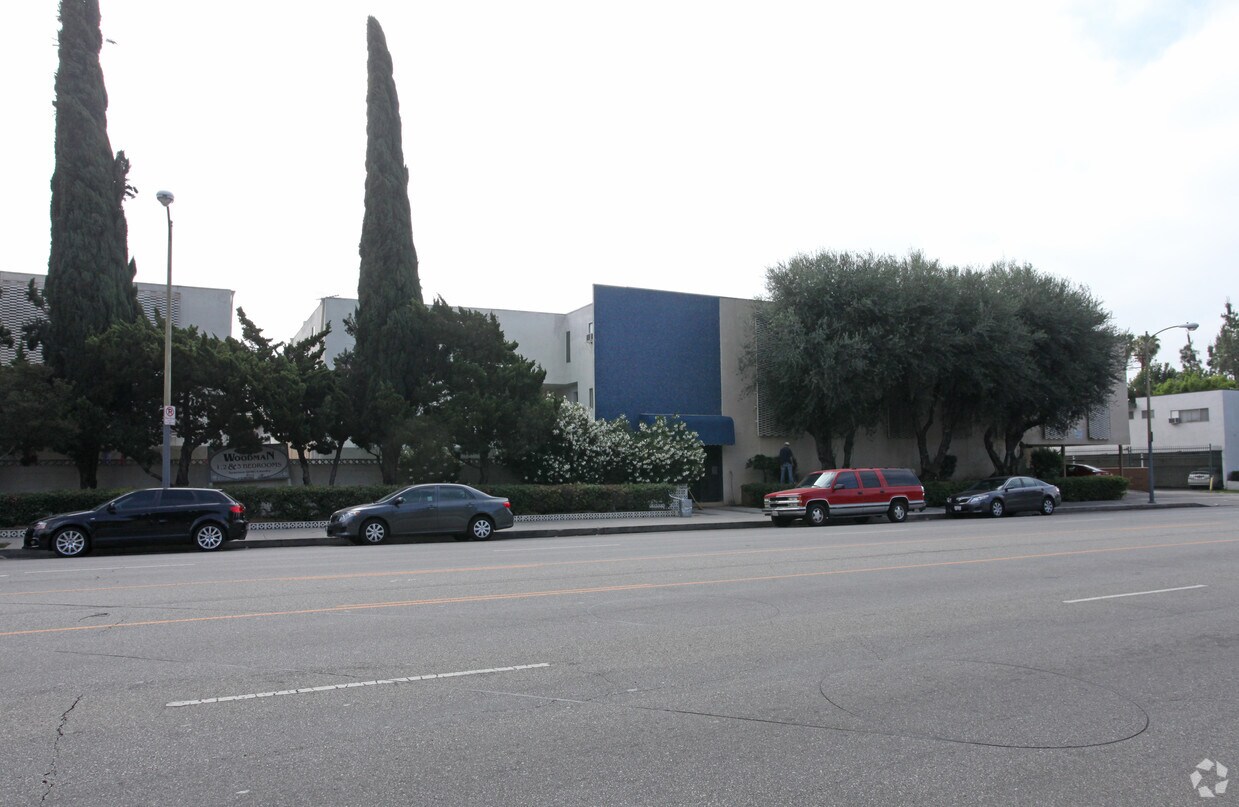 Building Photo - 5030 Woodman Ave
