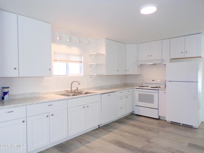 Building Photo - 4849 S Ricardo Dr