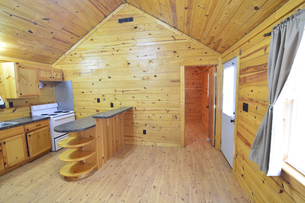 Primary Photo - 716 West St