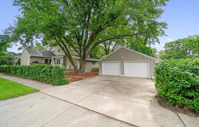 Garage exterior - 1748 Sheridan Ave