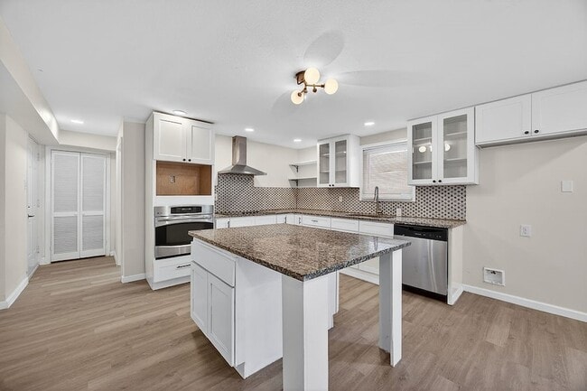 Building Photo - 108 Dupont Cir