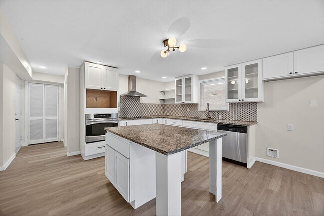 Foto del edificio - 108 Dupont Cir