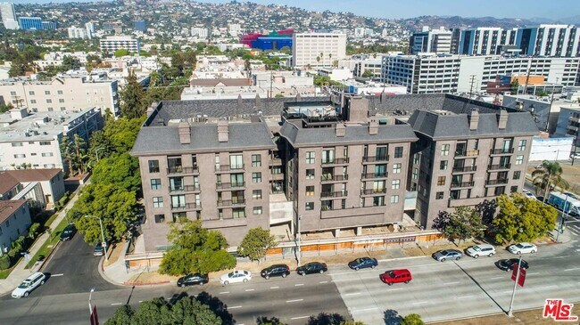 Building Photo - 8811 Burton Way