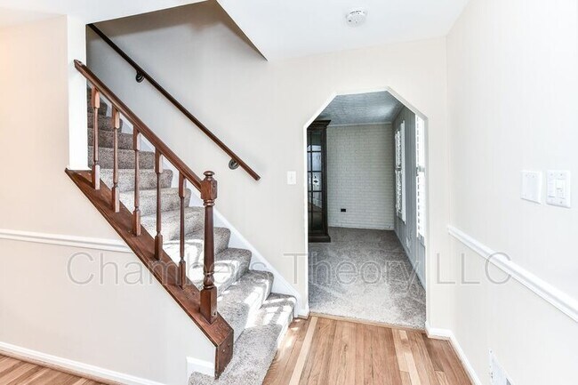 Building Photo - 12159 Holly Knoll Cir