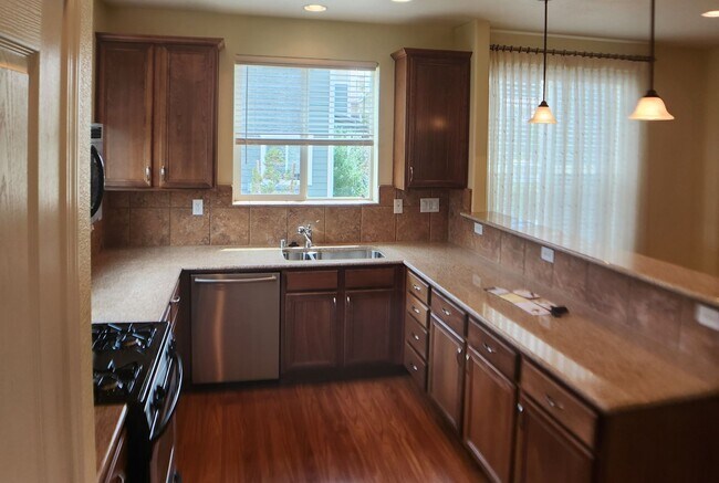 Foto del edificio - Gated 3 bedroom Condo