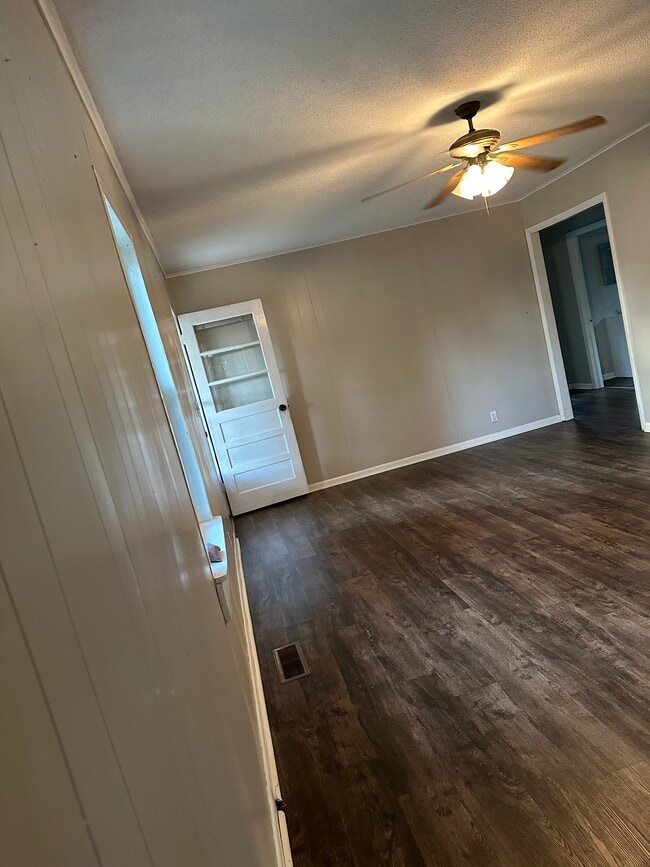 Living room - 893 County Road 174