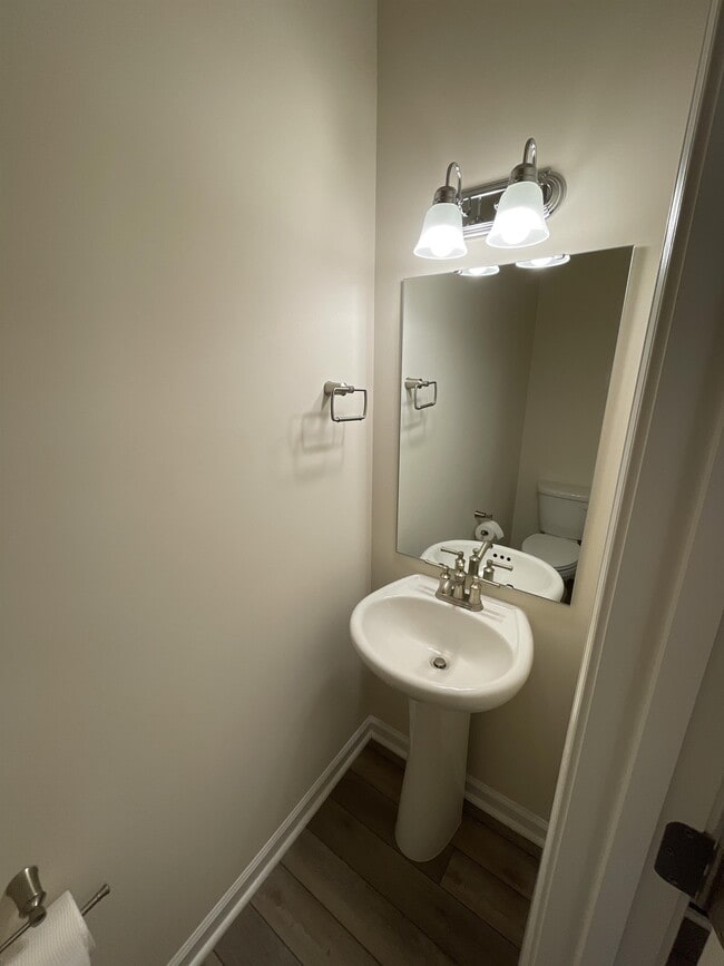 Foto del edificio - 222 White Oak Ridge Dr