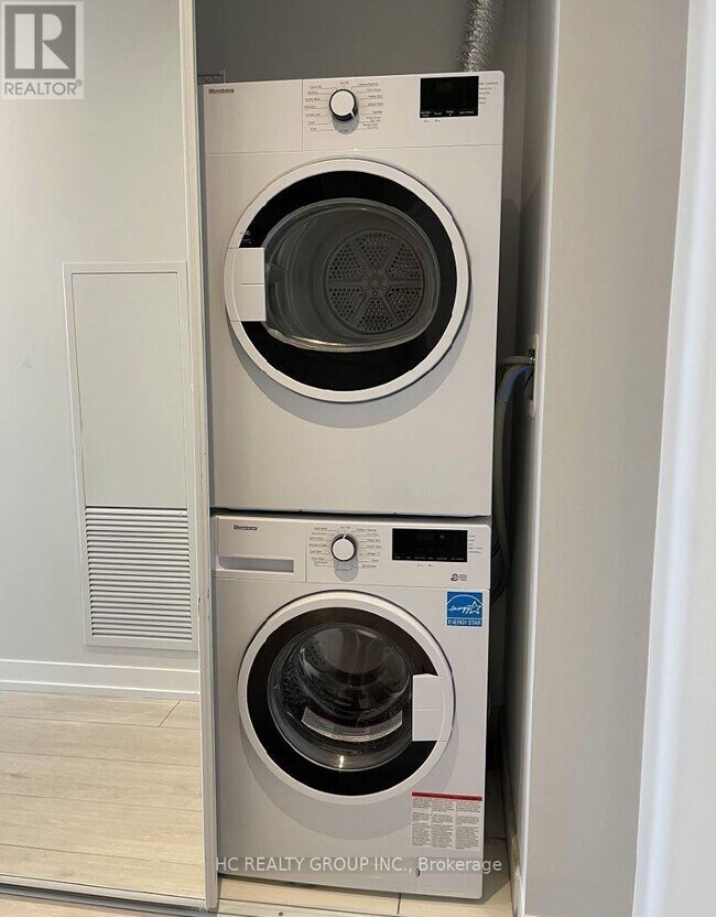 Photo du bâtiment - 5 Buttermill Ave.