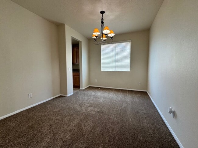Building Photo - Gorgeous Westside 5 + 3 With Solar - $3700