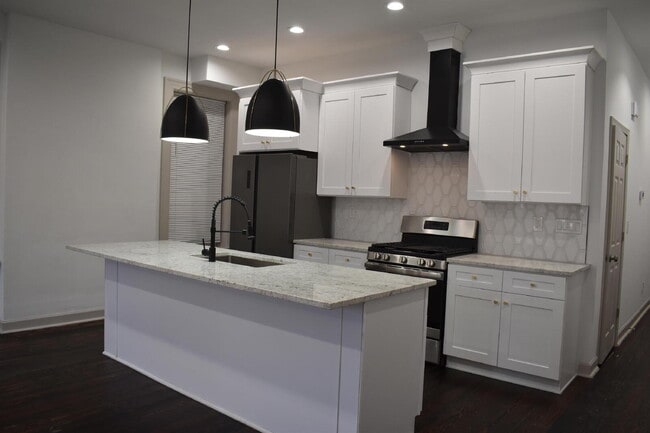 Building Photo - "Spacious Urban Living: Charming 2-Bedroom Retreat in St. Louis City - 1287 Sq Ft of Comfort!"  C...