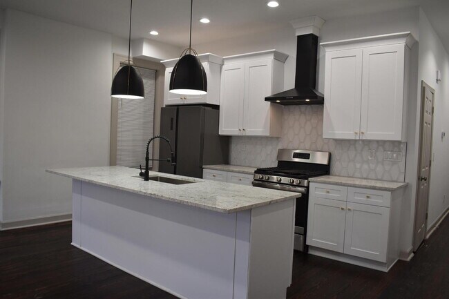 Foto del edificio - "Spacious Urban Living: Charming 2-Bedroom Retreat in St. Louis City - 1287 Sq Ft of Comfort!"  C...