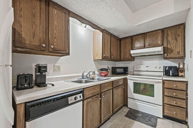 Foto del edificio - 3 Bed 2 bath Townhome