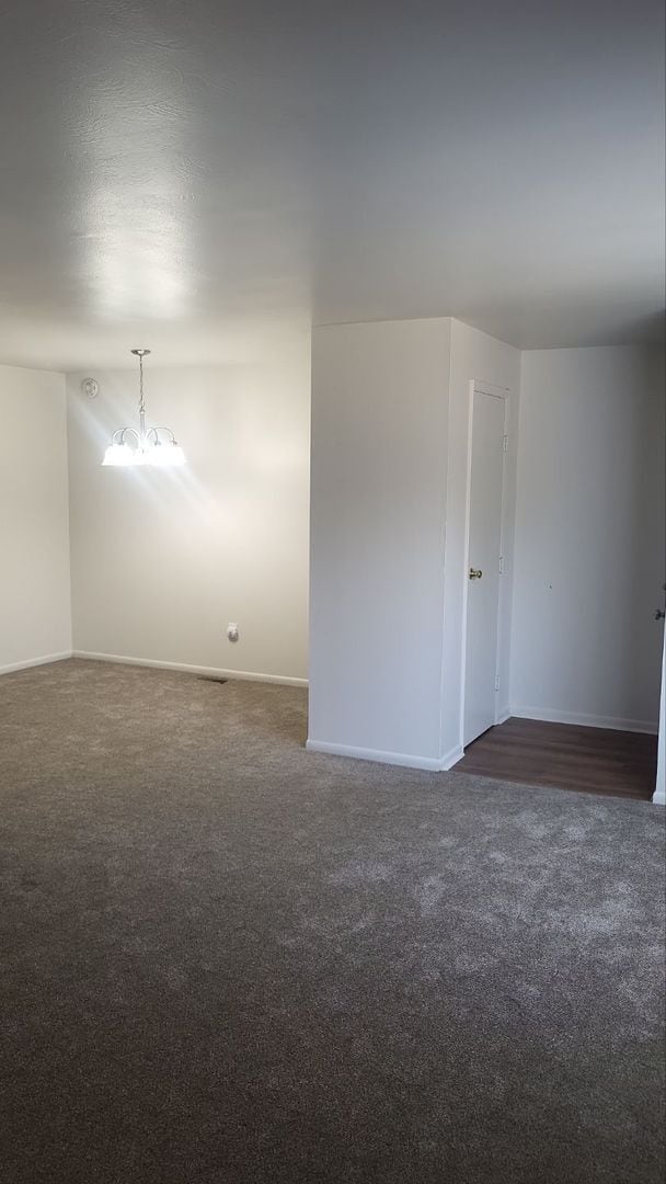 Building Photo - Updated 2 Bed 1.5 Bath Condo