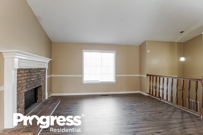 Foto del edificio - 5811 Willow Crest Dr
