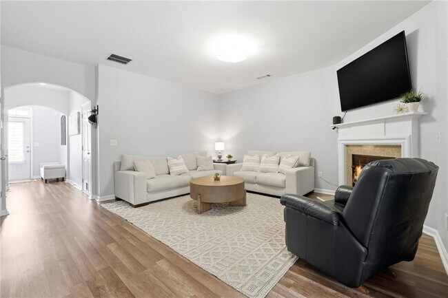 Foto del edificio - 2059 Lakeshore Overlook Dr