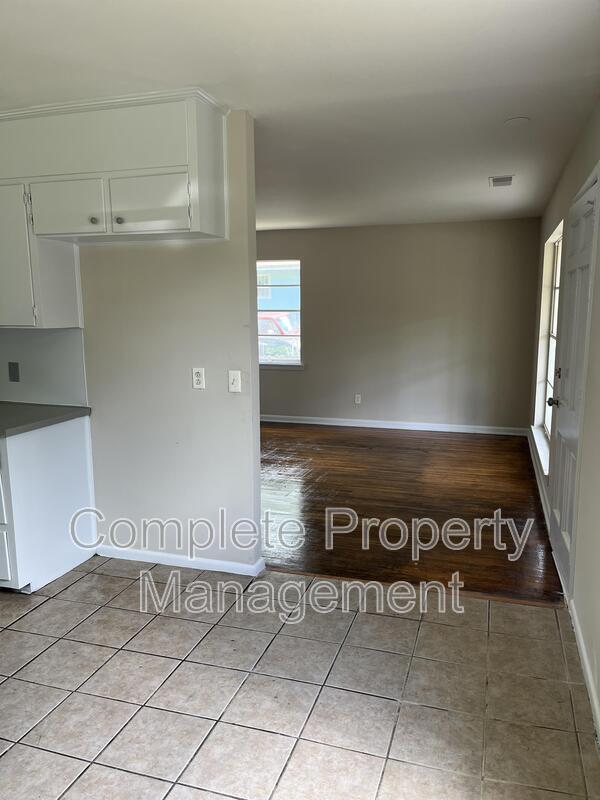 Foto del edificio - 2128 Snavely Ave SW