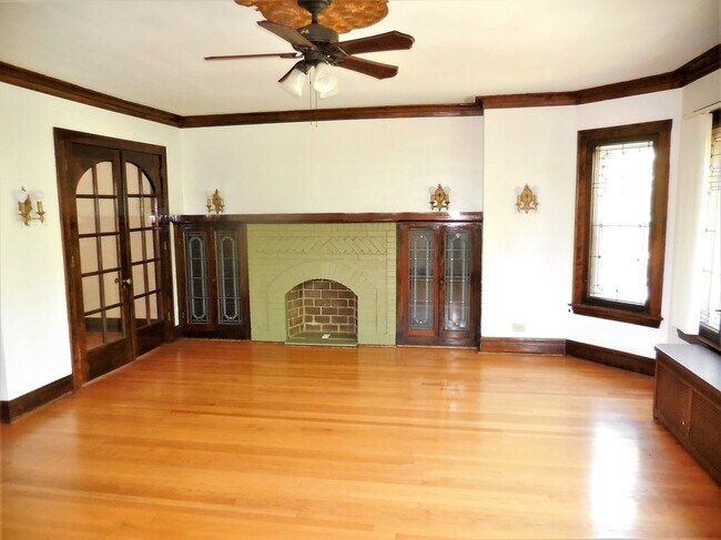 Building Photo - 3036 N Kolmar Ave