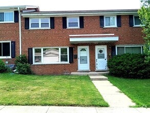 Building Photo - 242 S Cherry St