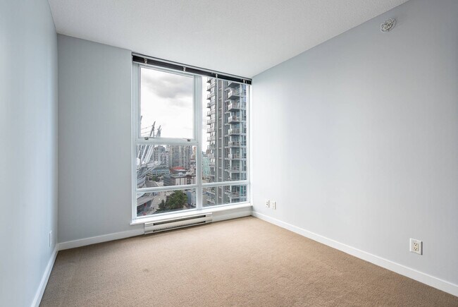 Photo du bâtiment - 131 Regiment Square