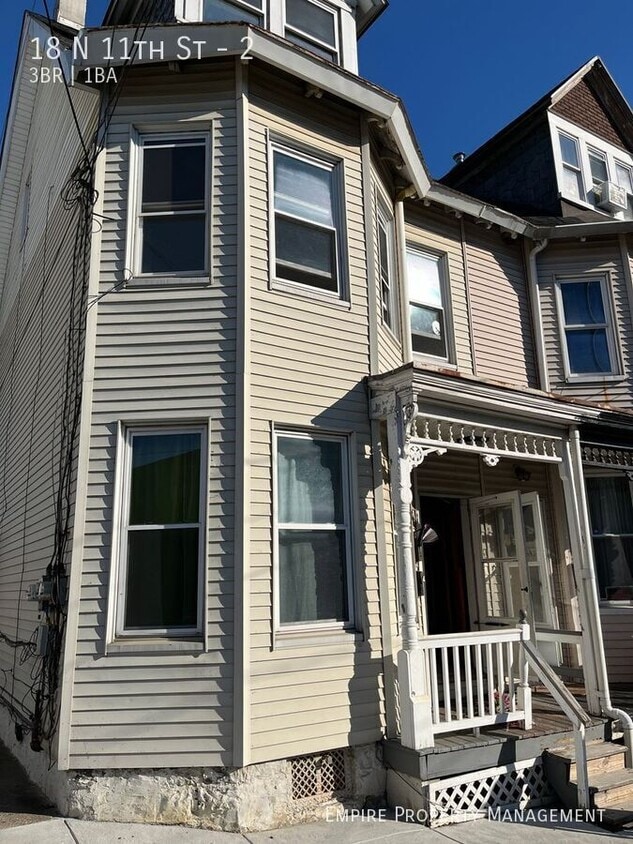 Primary Photo - Available Now!! This 2nd/3rd Fl-3 Bedroom/...