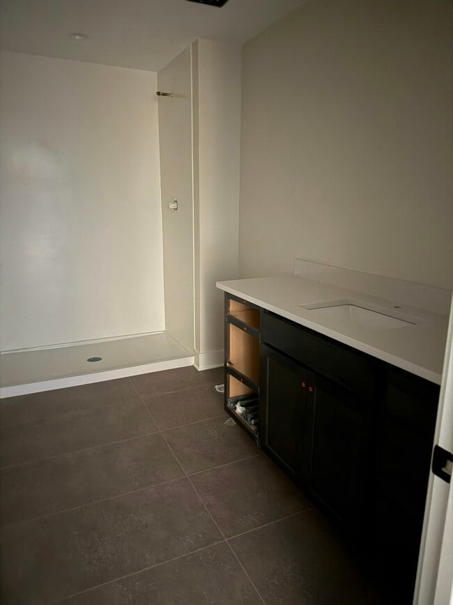 Building Photo - 106 E Erie St