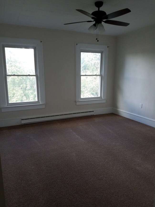 bedroom 2 - 1645 Sanderson Ave