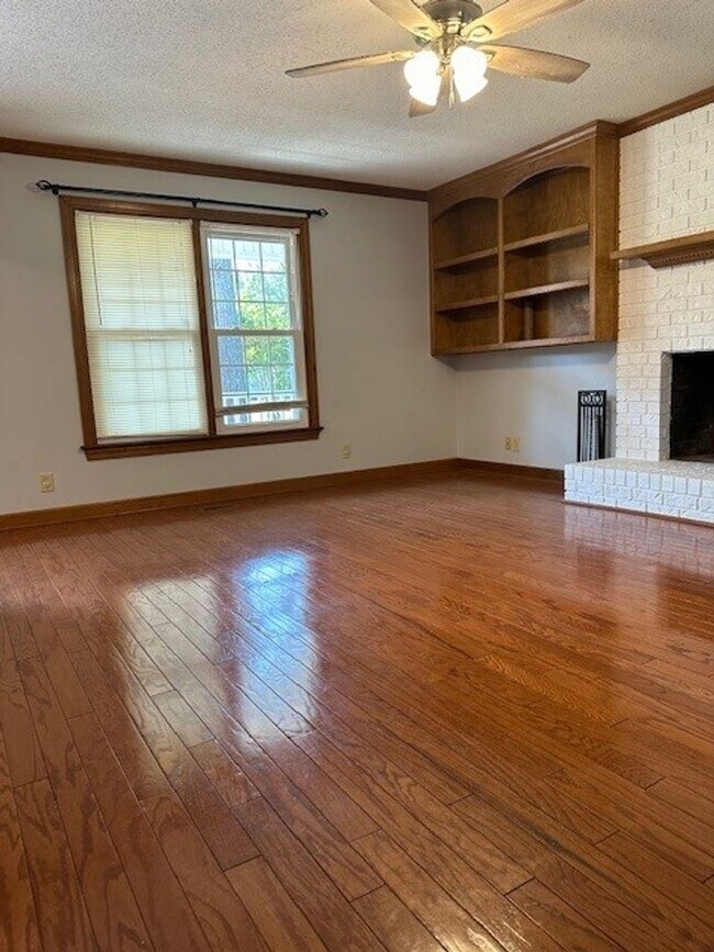 Foto del edificio - Spacious Home with Bonus Room, Pool & Solar Panels in Goldsboro!