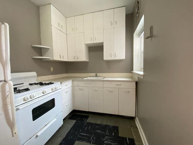 Building Photo - 808 State St