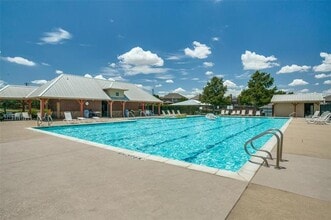 Building Photo - 12801 Parkersburg Dr