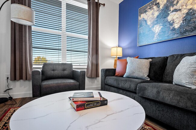 Foto del edificio - 2425 E Riverside Dr