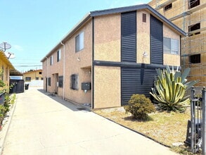Building Photo - 1343 W 36th St