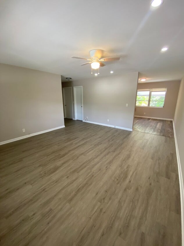 Foto principal - 612 Prosperity Farms Rd