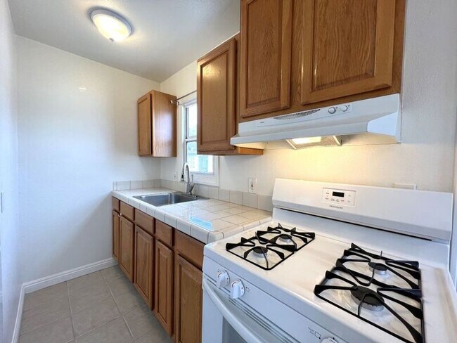 Foto del edificio - 5036.5 Muir Ave