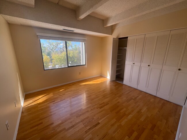 Foto del edificio - 7865 E Mississippi Ave