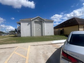 Building Photo - 219 N Montemorelos Dr